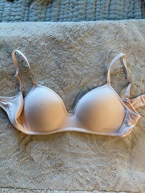 34 B bra Tahari